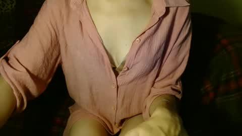 Snapshot of queenoftenderness chatting on December 31, 8:23 pm queenoftenderness online show from December 31, 8:23 pm