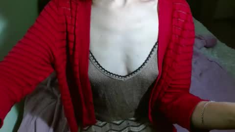 Snapshot of queenoftenderness chatting on January 4, 8:48 pm queenoftenderness online show from January 4, 8:48 pm