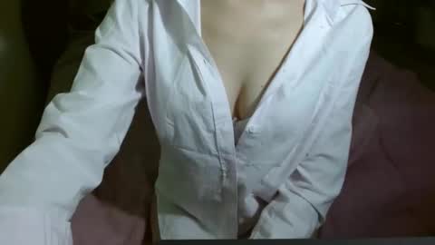 Snapshot of queenoftenderness chatting on January 10, 7:32 pm queenoftenderness online show from January 10, 7:32 pm