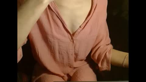 Snapshot of queenoftenderness chatting on February 27, 10:31 pm queenoftenderness online show from February 27, 10:31 pm