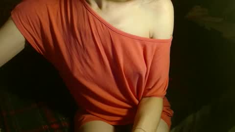 Snapshot of queenoftenderness chatting on March 4, 7:54 pm queenoftenderness online show from March 4, 7:54 pm