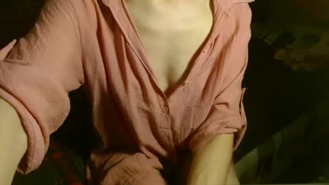 Snapshot of queenoftenderness chatting on March 9, 7:59 pm queenoftenderness online show from March 9, 7:59 pm