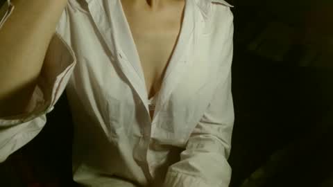 Snapshot of queenoftenderness chatting on March 11, 9:37 pm queenoftenderness online show from March 11, 9:37 pm