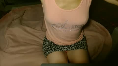 Snapshot of queenoftenderness chatting on September 17, 6:20 pm queenoftenderness online show from September 17, 6:20 pm