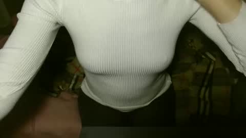 Snapshot of queenoftenderness chatting on October 8, 6:27 pm queenoftenderness online show from October 8, 6:27 pm