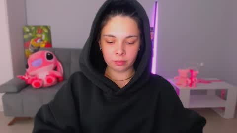 Snapshot of queenofthesense chatting on October 13, 3:23 pm Patricia online show from October 13, 3:23 pm