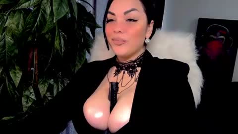 Snapshot of queenofurkink chatting on July 15, 8:30 am I am online every day from 1800 - 0100 online show from July 15, 8:30 am