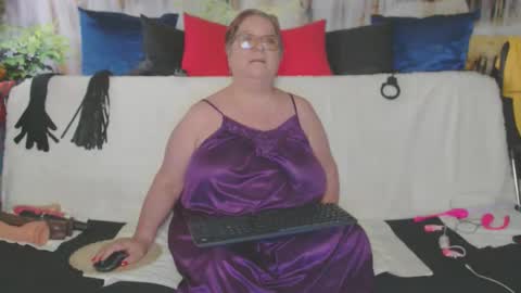 Snapshot of queenpammy chatting on May 20, 4:40 am QueenPammy online show from May 20, 4:40 am