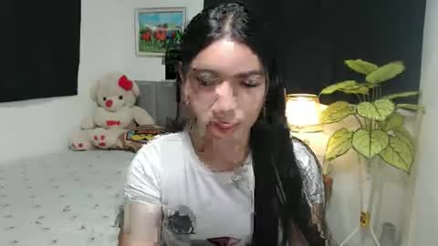 Snapshot of queenpinay69 chatting on October 15, 1:33 pm QueenPinay69 online show from October 15, 1:33 pm