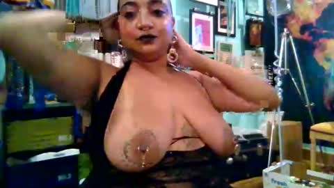 Queen Hilarity online show from February 3, 12:20 am