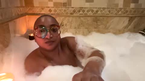 Queen Hilarity online show from February 17, 4:42 am