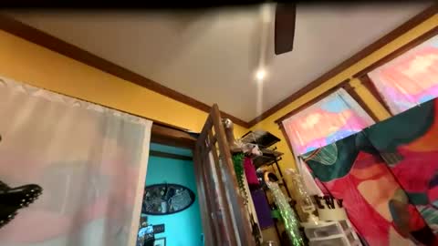 Queen Hilarity online show from April 1, 11:13 pm