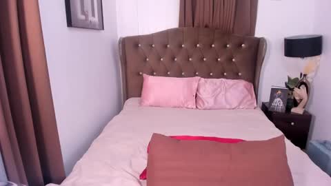 queenshasha and nathalie online show from January 16, 3:34 am