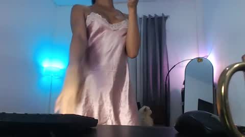 Snapshot of queenvalentinats chatting on December 5, 8:33 pm ValentinaMoone online show from December 5, 8:33 pm