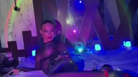 Snapshot of queenvalentinats chatting on November 16, 2:55 pm ValentinaMoone online show from November 16, 2:55 pm