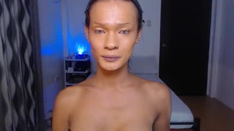 Snapshot of queenvalentinats chatting on November 24, 1:27 am ValentinaMoone online show from November 24, 1:27 am