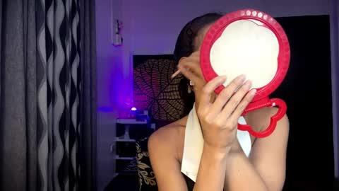 Snapshot of queenvalentinats chatting on December 22, 6:05 pm ValentinaMoone online show from December 22, 6:05 pm