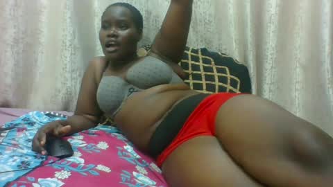 Snapshot of queenvivy chatting on July 5, 9:38 am VIVIAN online show from July 5, 9:38 am