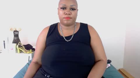 QUEENxJESSI online show from October 12, 10:25 am