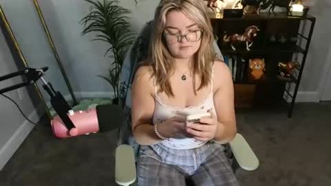 Bri online show from November 16, 2:17 am