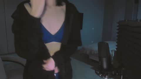 quietluxury online show from December 20, 9:38 am