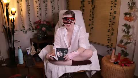 QuinnMonroe online show from February 25, 8:19 pm