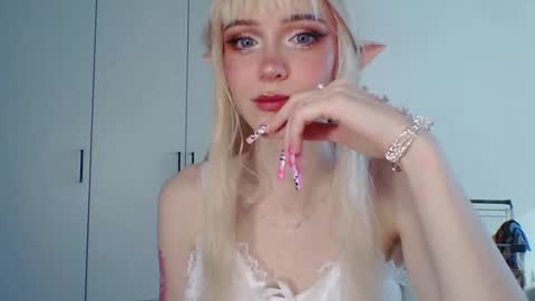 Snapshot of quyenpollio chatting on June 10, 3:22 pm Lana Pollio online show from June 10, 3:22 pm