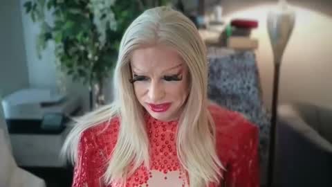 Snapshot of qweenviva chatting on November 27, 7:27 pm ViVaLuvLicious online show from November 27, 7:27 pm