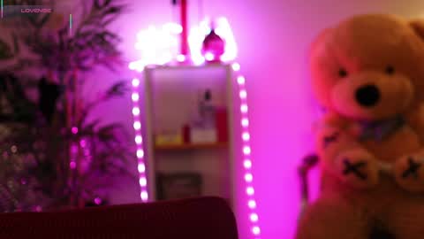 Nova Hollis online show from April 5, 4:42 am