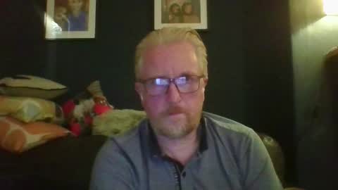 Snapshot of r_o_h_a_n chatting on October 1, 11:33 pm r_o_h_a_n online show from October 1, 11:33 pm