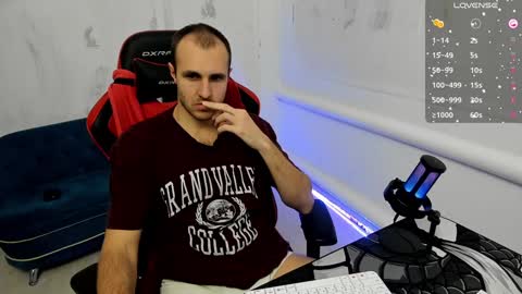 Snapshot of raamos chatting on December 7, 9:44 pm Nikita online show from December 7, 9:44 pm