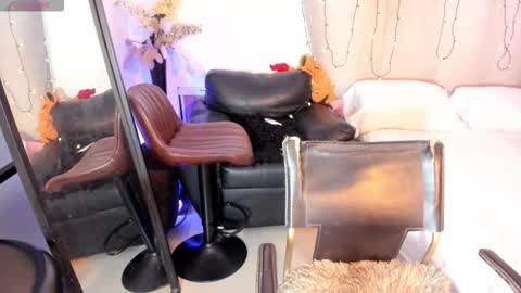 Snapshot of rachaeldeckard chatting on December 15, 2:05 am natalia - online show from December 15, 2:05 am