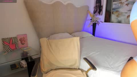 natalia  -  online show from April 25, 3:53 am