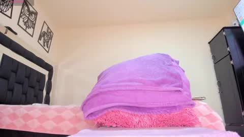 Snapshot of rachel__milfy chatting on June 3, 6:02 pm Rachel online show from June 3, 6:02 pm