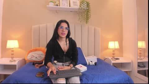 Rachel Donnelly online show from December 22, 2:30 am