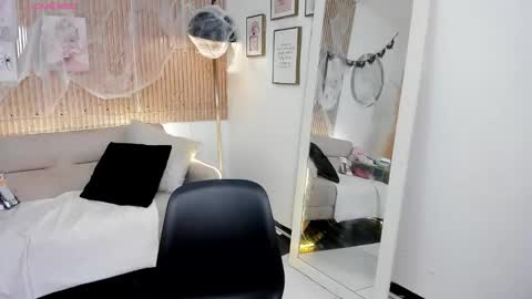 RACHEL ES online show from October 12, 7:18 am