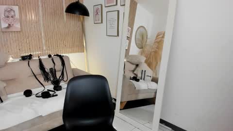 Snapshot of rachel_es chatting on November 19, 5:18 am RACHEL ES online show from November 19, 5:18 am