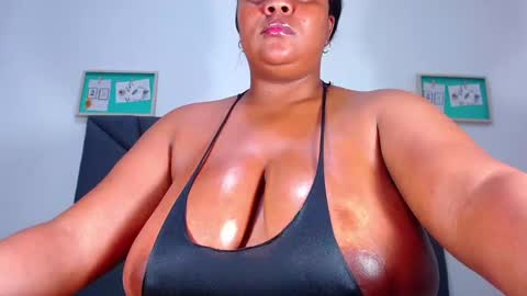 Snapshot of rachelbrown_ chatting on December 12, 2:15 am MALIKA Z online show from December 12, 2:15 am