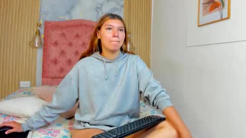 rachellesc online show from March 24, 12:32 pm