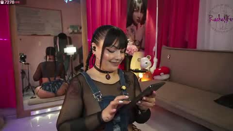 Snapshot of rachellkors_ chatting on July 27, 8:32 am rachellk online show from July 27, 8:32 am