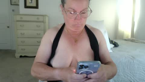 Snapshot of rachelplays chatting on June 11, 7:01 pm rachelplays online show from June 11, 7:01 pm