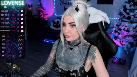  Miko Pleasee help me get 100 likes online show from January 7, 5:20 pm