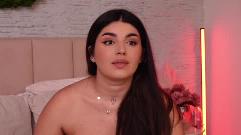 RachelSwaan online show from December 6, 1:22 pm