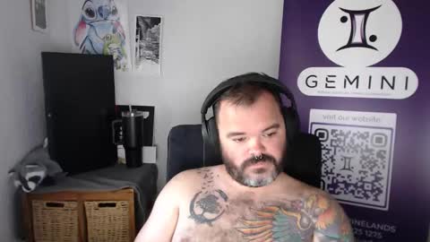 Snapshot of racx_87 chatting on February 23, 10:01 am racx_87 online show from February 23, 10:01 am