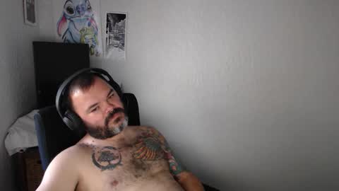 Snapshot of racx_87 chatting on March 9, 8:40 am racx_87 online show from March 9, 8:40 am