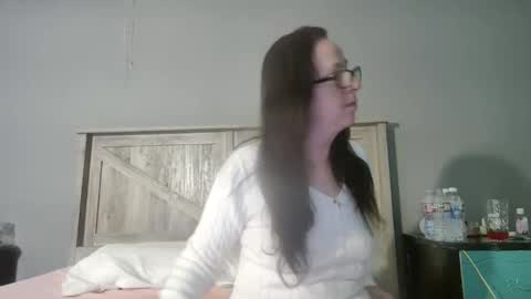 Snapshot of radiantpeachgoddess chatting on February 16, 5:26 pm Radiant Peach Goddess online show from February 16, 5:26 pm