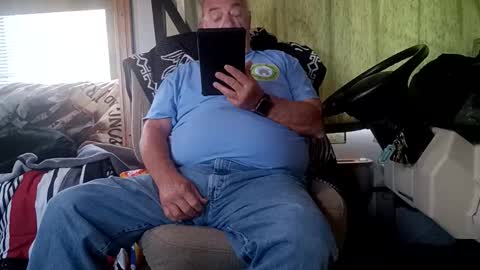 Snapshot of radiomantim chatting on April 20, 1:58 pm Radioman for fun online show from April 20, 1:58 pm