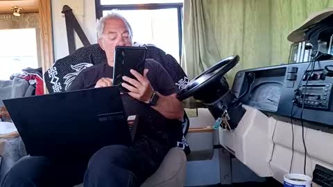 Snapshot of radiomantim chatting on May 7, 2:11 pm Radioman for fun online show from May 7, 2:11 pm