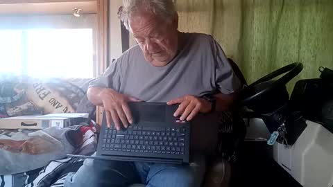 Snapshot of radiomantim chatting on May 11, 2:45 pm Radioman for fun online show from May 11, 2:45 pm