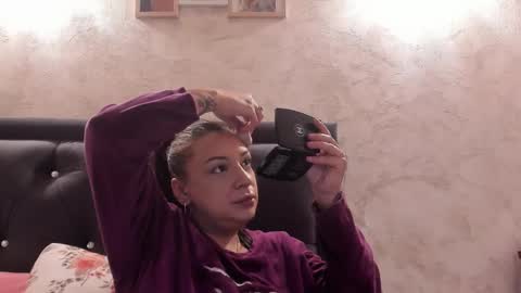 Snapshot of raelledarkstar chatting on December 15, 7:56 am raelledarkstar online show from December 15, 7:56 am